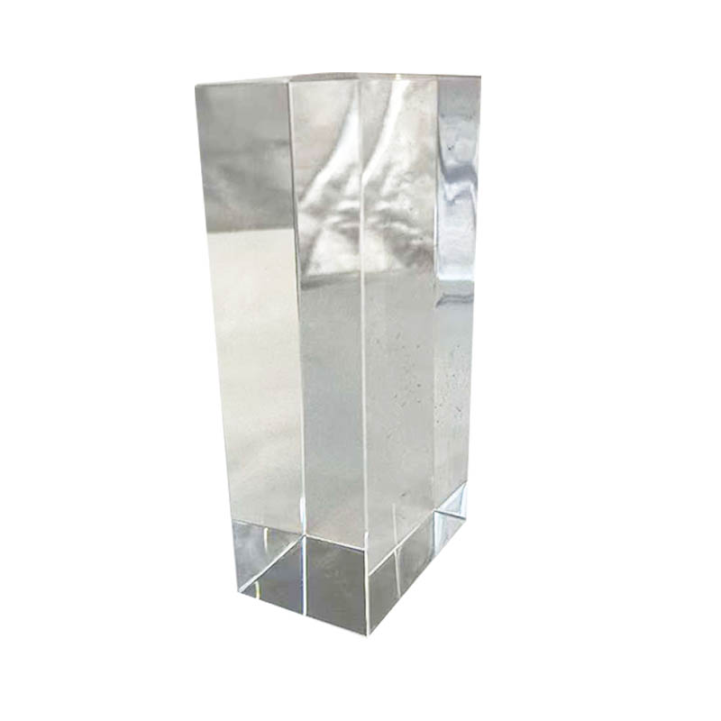 How does the large crystal-style glass plate establish itself as a choice that combines pure aesthetic beauty with a high-quality experience?